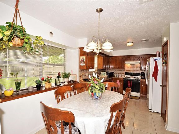 4th image of 4218 Alecia Dr