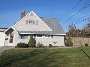 87 Twig Ln, Levittown, NY 11756