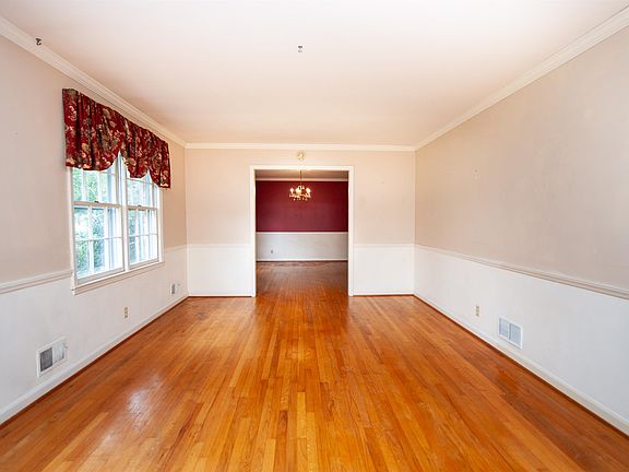 5th image of 692 Perrin Dr