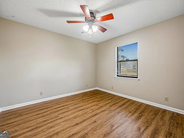 132 Woodvalley Dr — Photo 38