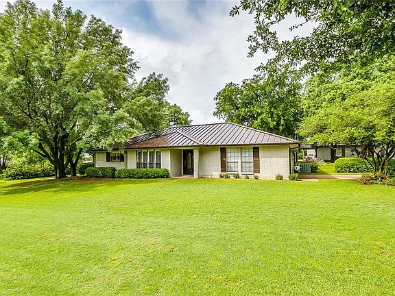 3rd image of 105 Thousand Oaks Ln