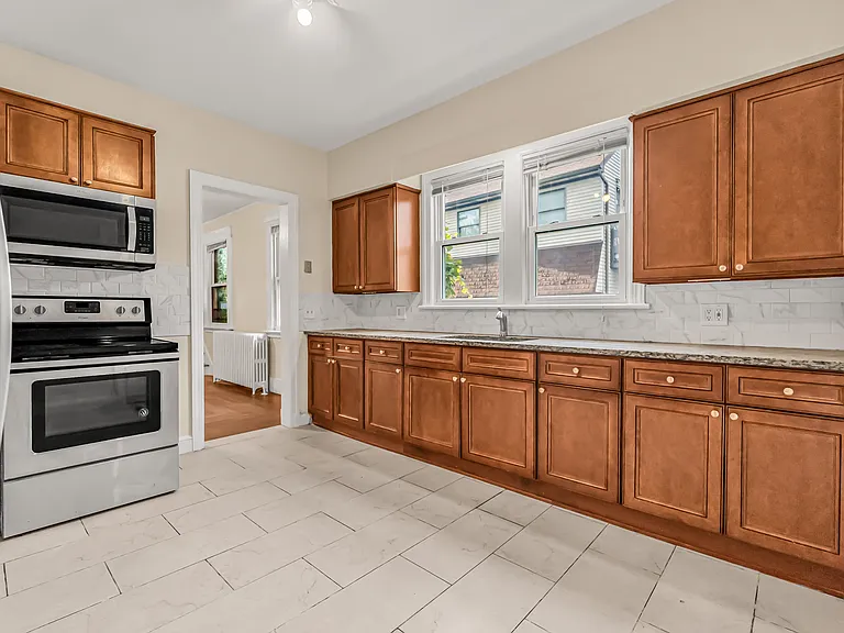 1035 Dixwell Ave — Photo 1