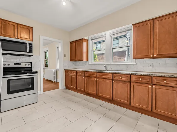 1035 Dixwell Ave, Hamden, CT 06514