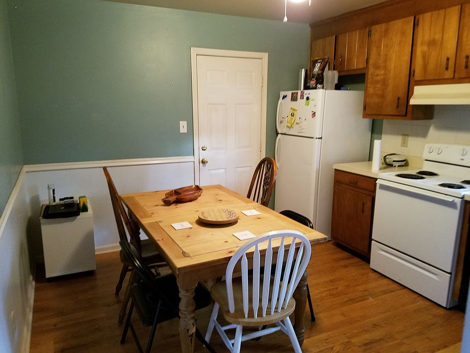 1st image of 16 Sweetbriar Dr