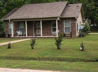 118 E Locust St, Lonoke, AR 72086
