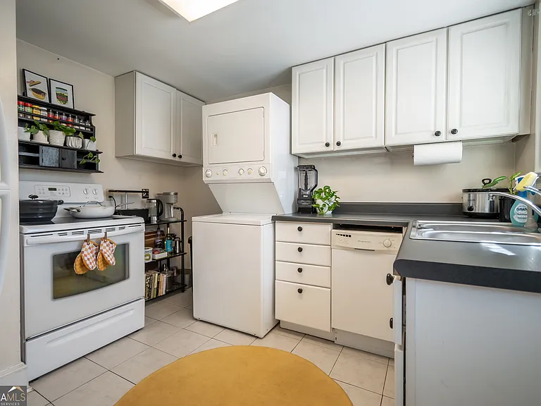 1449 S Milledge Ave — Photo 9