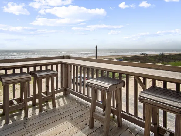 812 S Crystal Beach Rd, Pt Bolivar, TX 77650