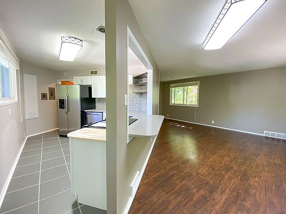 4th image of 3021 Woodland St #3019