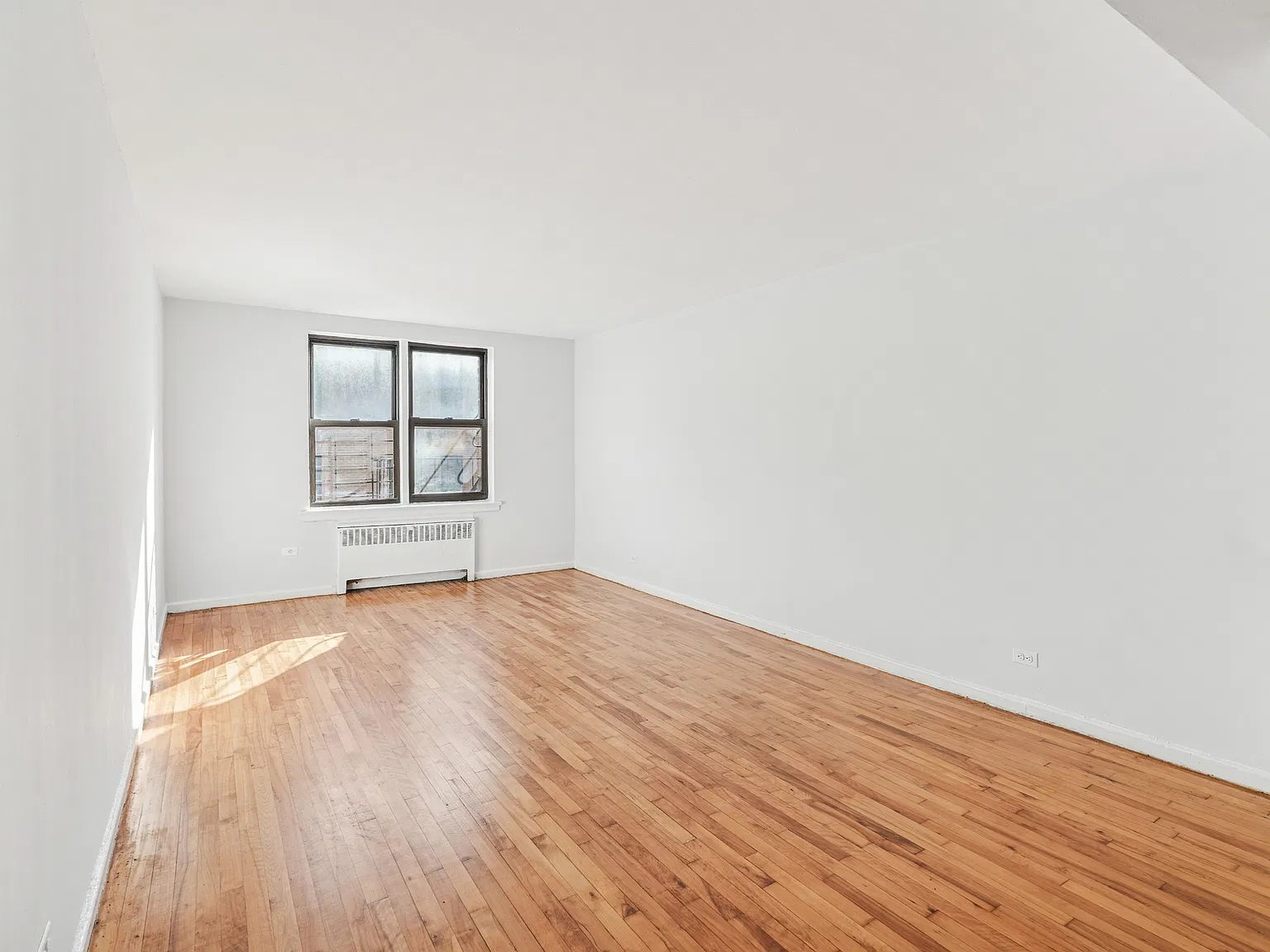 930 Sheridan Avenue — Photo 1