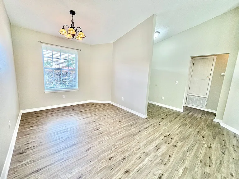 5087 Cassia Dr — Photo 4