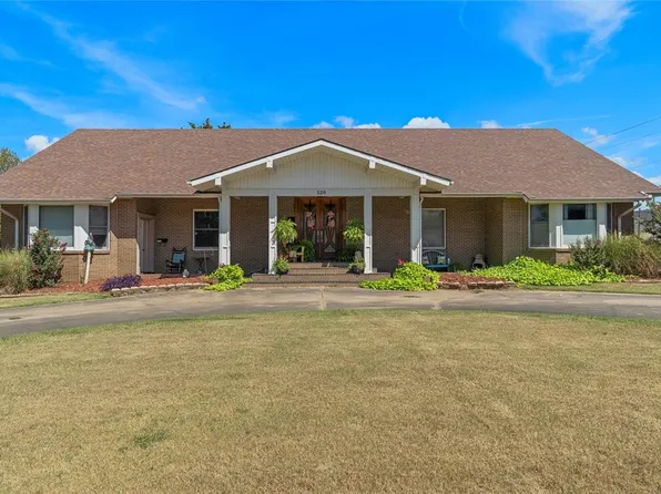 520 S 5th St, Okemah, OK 74859
