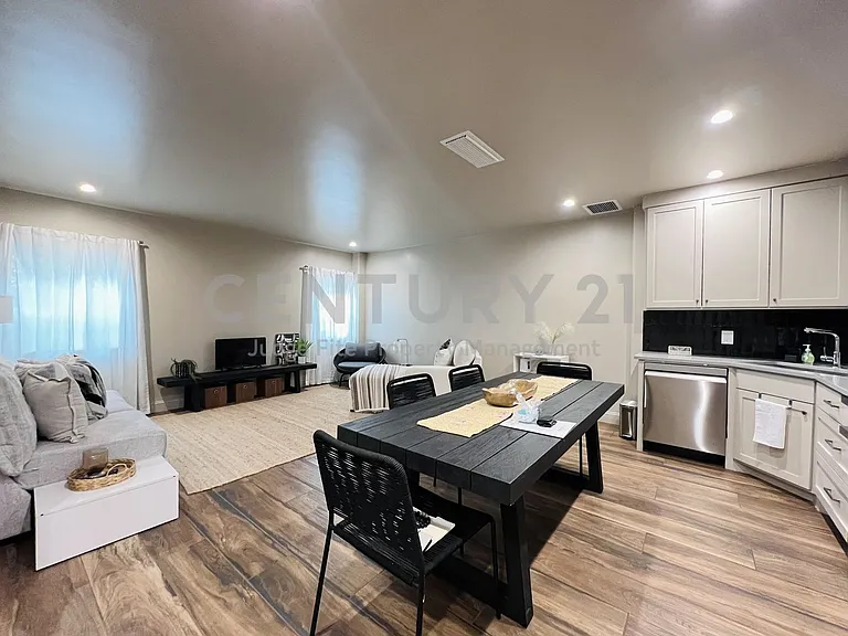 6211 W Northwest Hwy #G224 — Photo 1