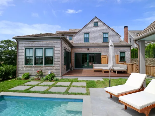 4 Red Mill Ln, Nantucket, MA 02554