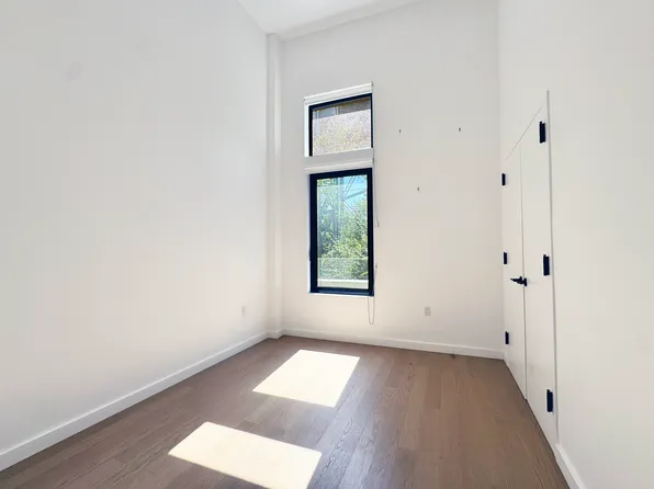 2395 Palisade Avenue image 5 of 12