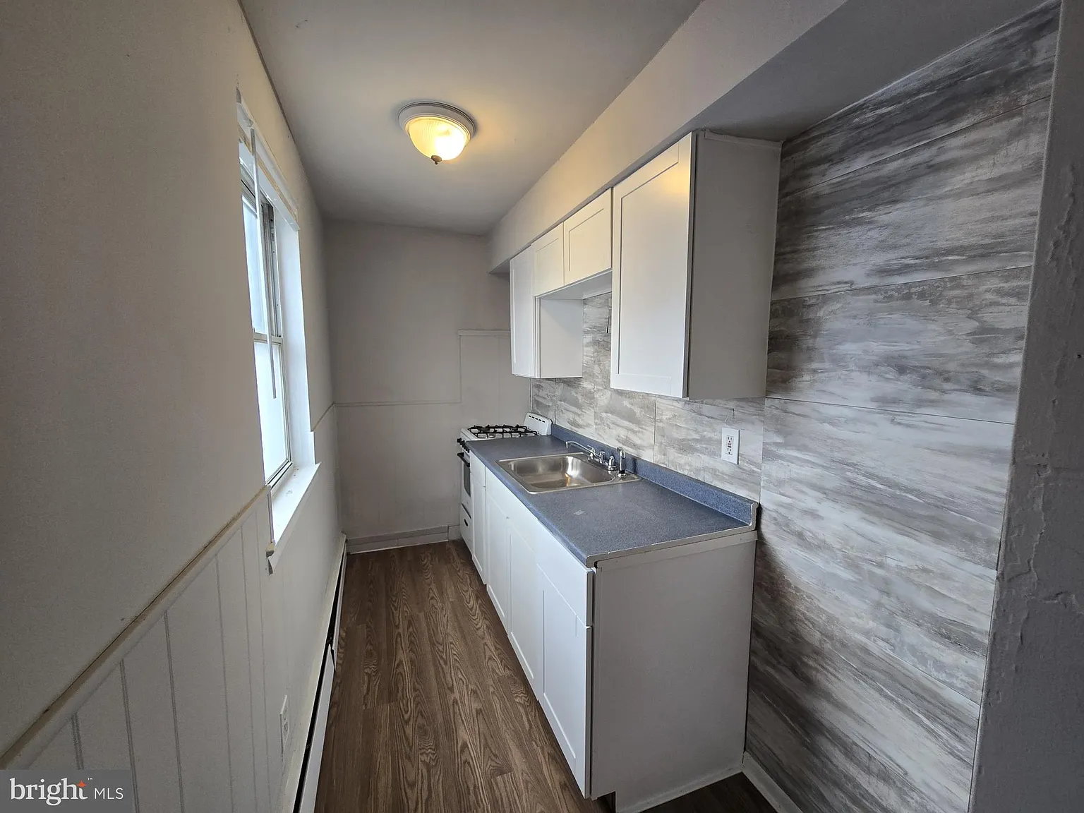 1 bed, 1300 sqft, $900 — Photo 2