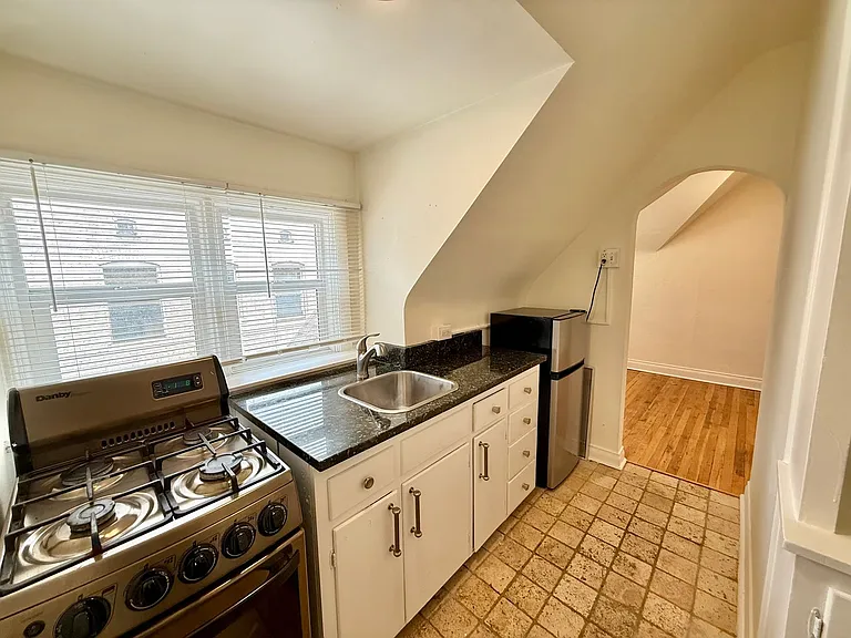 1454 N Marion St — Photo 1