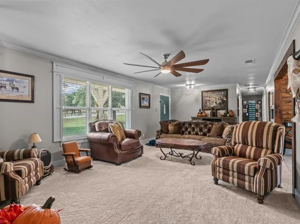 101 Pleasant Valley Ln, Weatherford, TX 76087