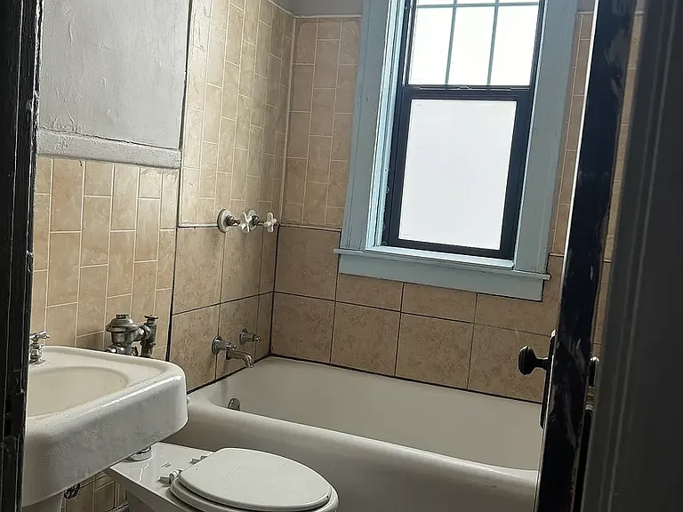 9 Woodland Apartments — Photo 12