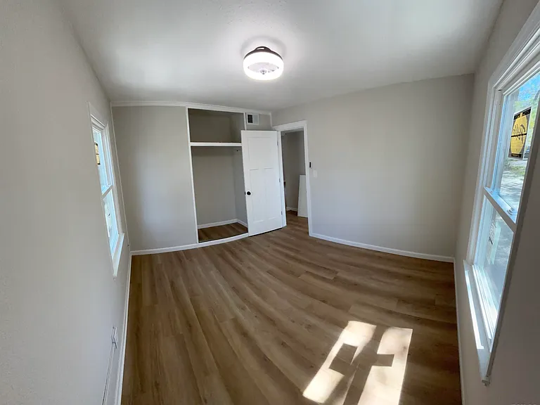 1703 N Valley Ave — Photo 47