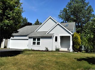 901 Robin Rd, Buffalo, NY 14228
