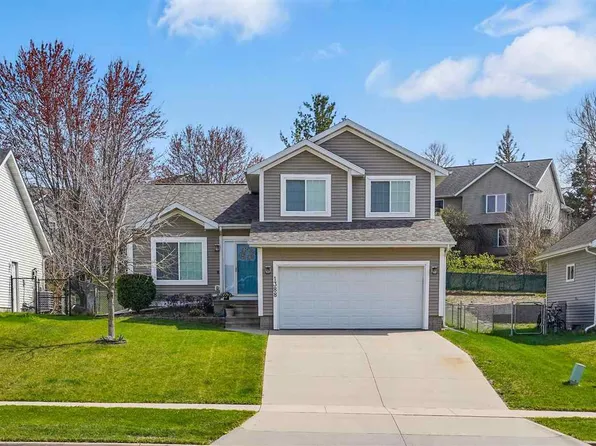 1388 Woolridge Dr, Coralville, IA 52241