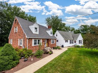 5 Ravine St, Windsor Locks, CT 06096