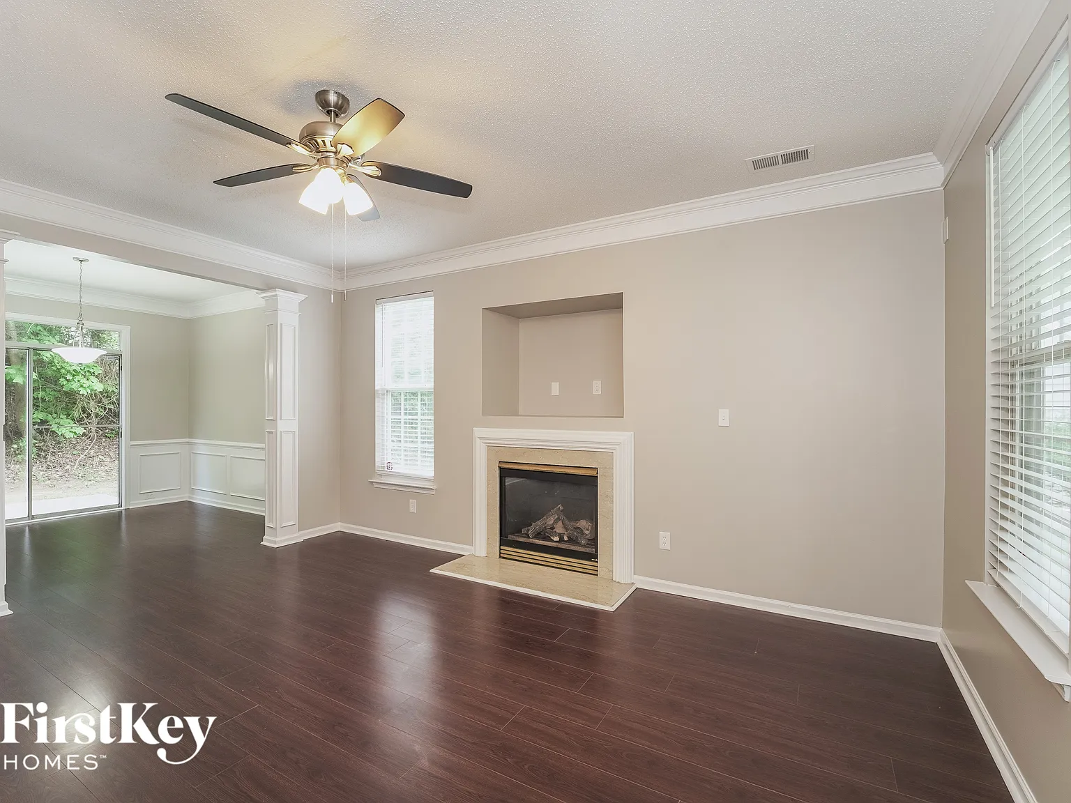 3 bed, 2.5 bath, 1446 sqft, $2,135 — Photo 4