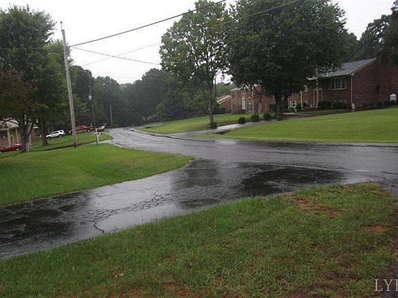 4th image of 213 Baldwin Cir