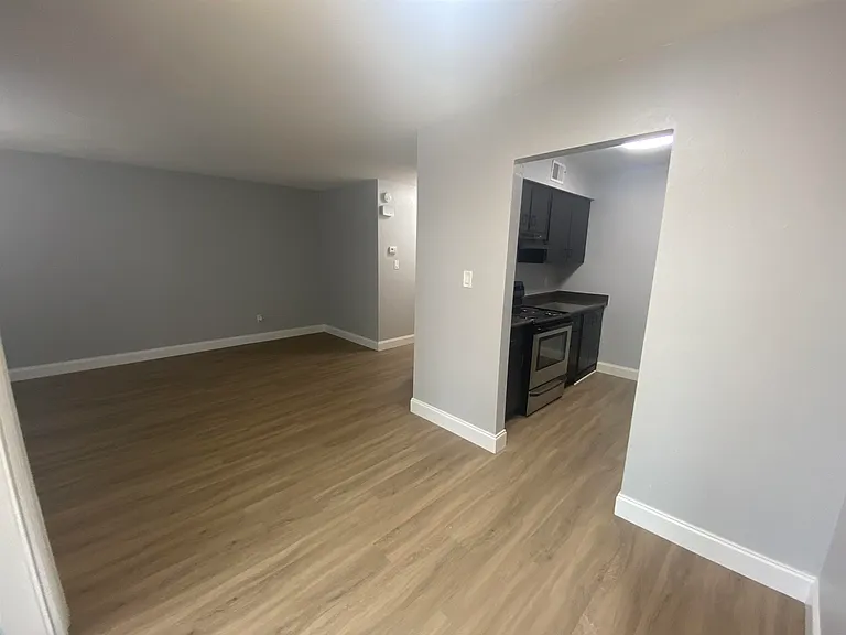 1530 Live Oak Dr #D4 — Photo 6