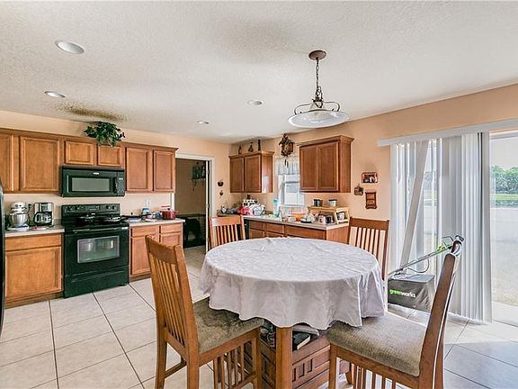 3rd image of 30908 Sonnet Glen Dr