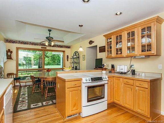 5th image of 2390 Rosemont Ct