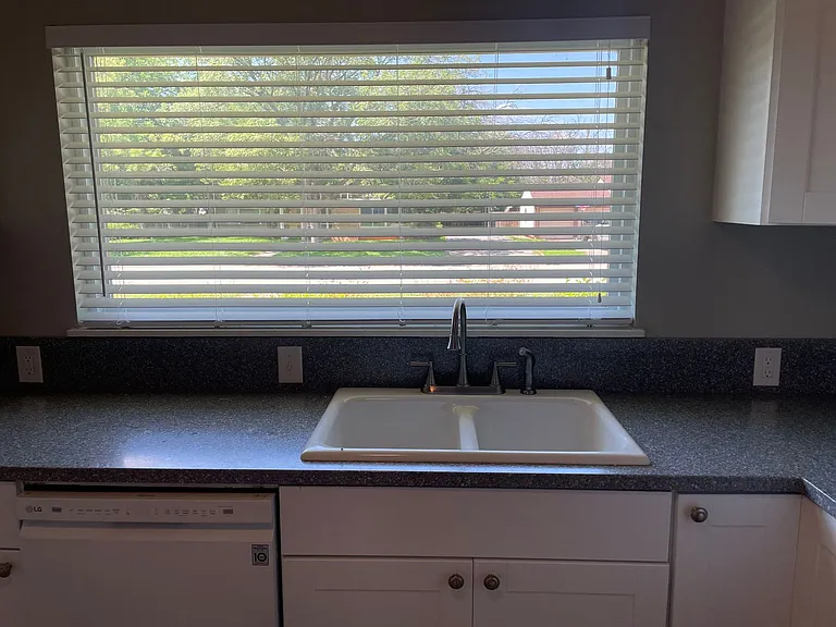4073 Potomac Ave — Photo 5