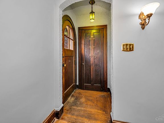 5th image of 3011 Montclair Ave