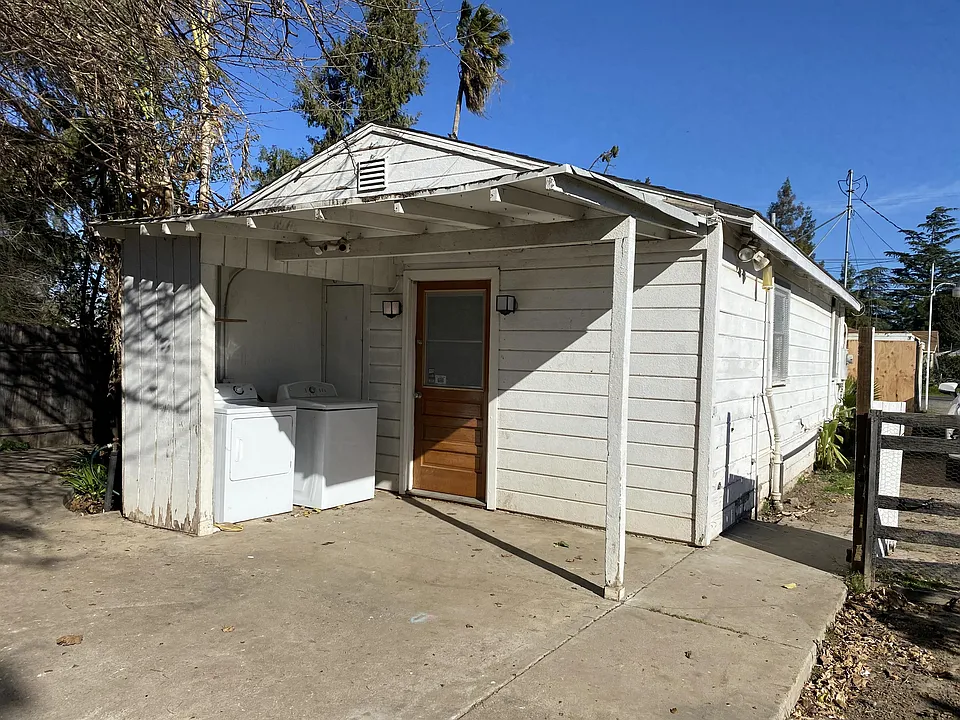 339 N Abbie St #1