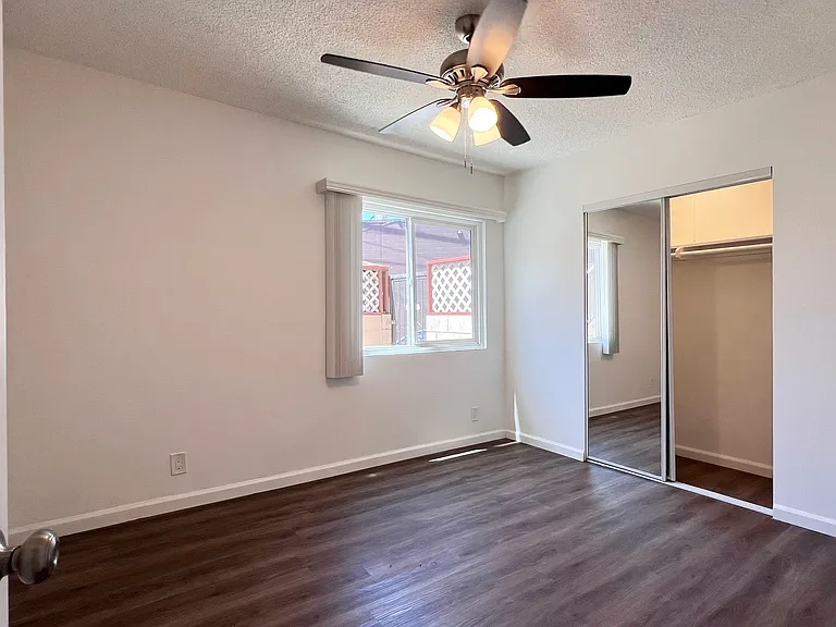 2540 S Barrington Ave #6 — Photo 20