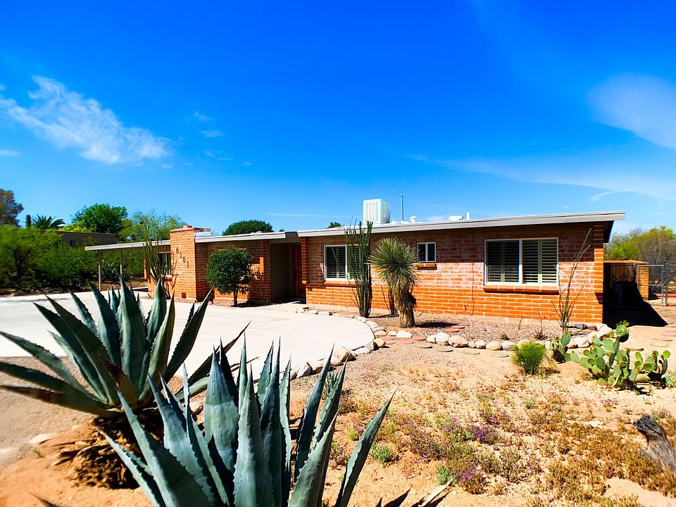 Welcome to 6101 N Placita Tiburon