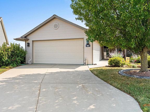 3rd image of 539 Mapleleaf COURT