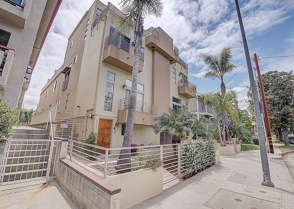 1st image of 13440 Moorpark St APT 104