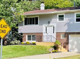 902 Woodland Rd, Wauconda, IL 60084