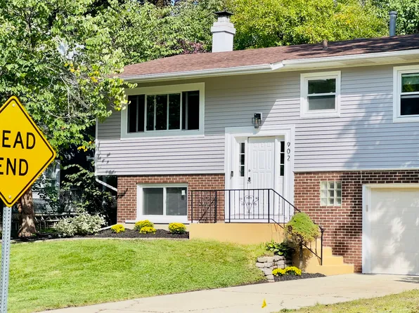 902 Woodland Rd, Wauconda, IL 60084