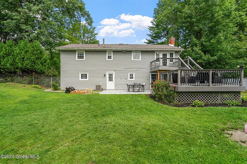 3rd image of 872 Whitney Drive