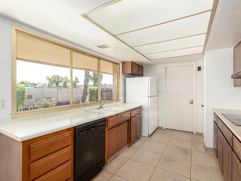 4013 S Hazelton Ln — Photo 10