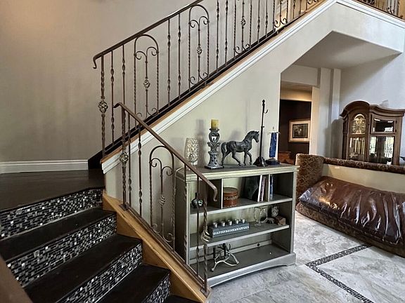 3rd image of 359 Park Ridge