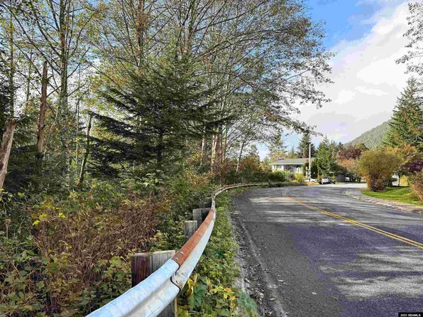 811 Lake St, Sitka, AK 99835