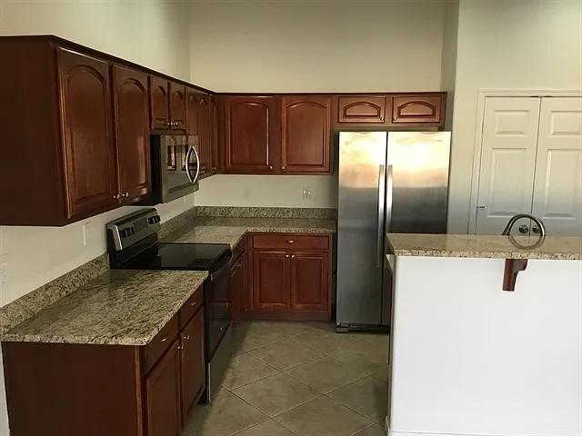 5308 S 53rd Ln — Photo 3