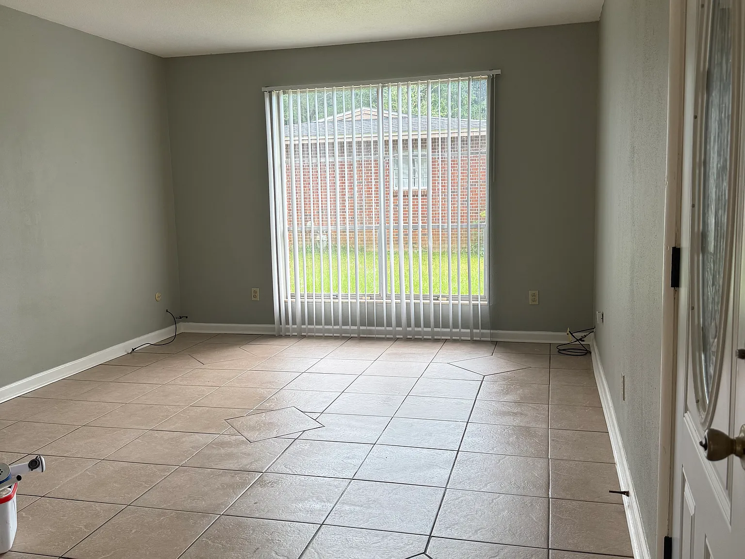 3 bed, 1.5 bath, 1050 sqft, $1,650 — Photo 3