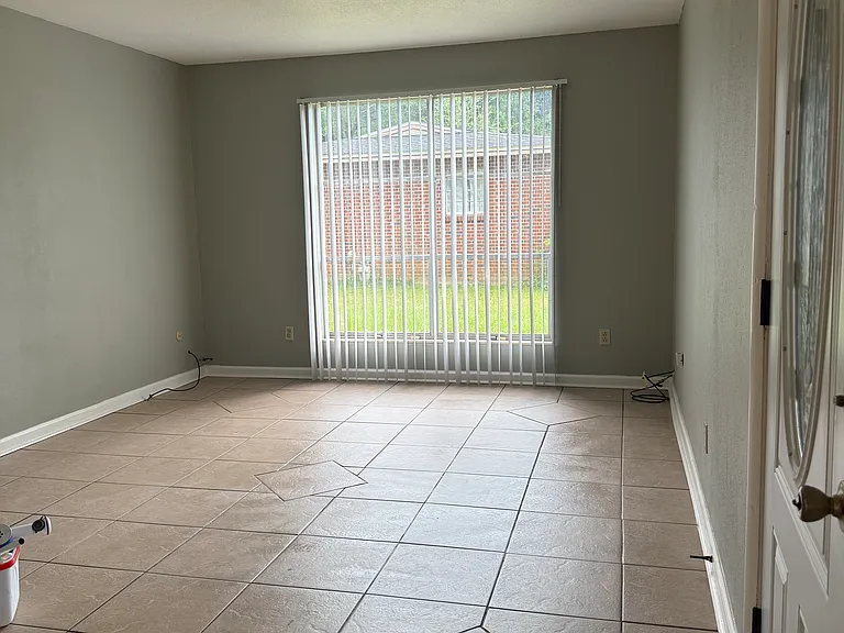 1028 Potomac Dr — Photo 2