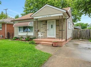 17313 Lincoln Ave, Eastpointe, MI 48021