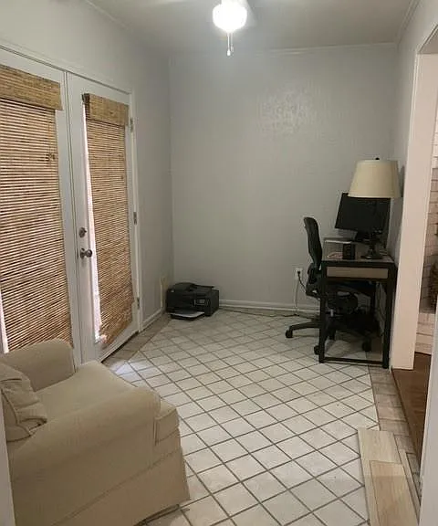 990 Camden Dr — Photo 8