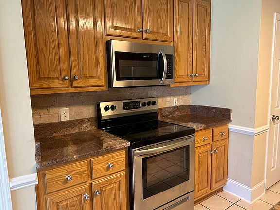 5th image of 191 Ambleside Dr